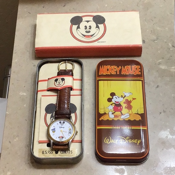 Ladies Mickey Mouse Watch - Picture 1 of 9